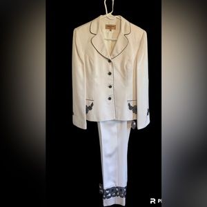 BERGAMO by EBI Women’s lined Pant Suit, Creme colored with Appliqué, Size 10